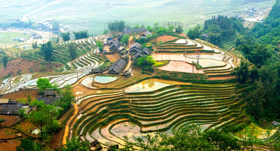 Day 3: Lao Cai - Sapa - Cat Cat - Y Linh Ho (Breakfast, Lunch)